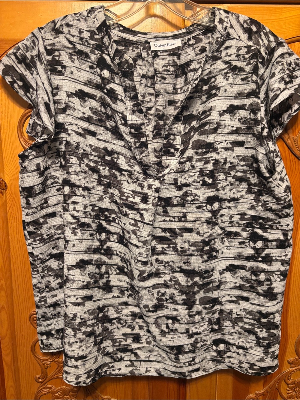 Calvin Klein Black & White Short Sleeve V-Neck Blouse